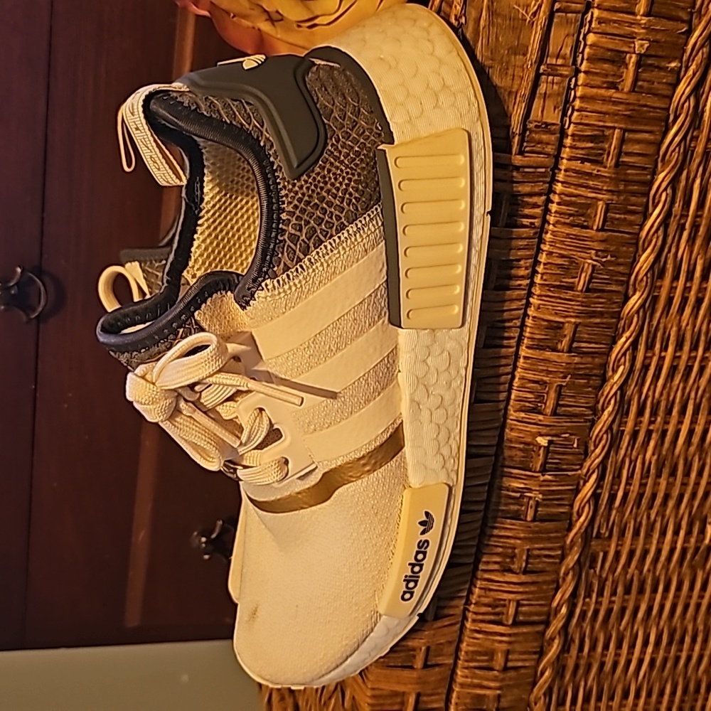 Authentic adidas running sneakers 7